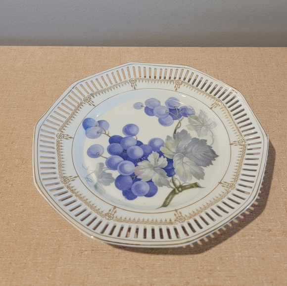 Vintage Carl Schumann‎ C.S. Bavaria Reticulated China Grape Plate - Picture 1 of 8